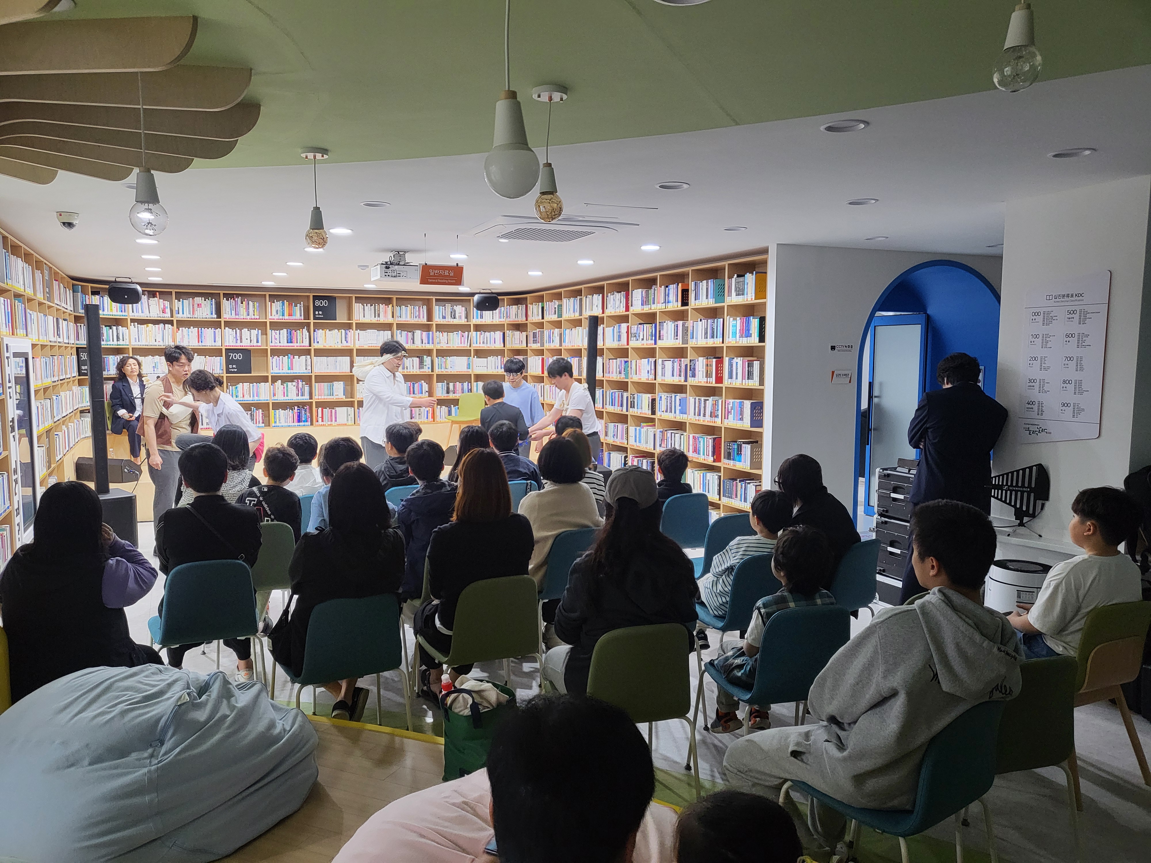 [도서관주간 행사] 부산광역시립예술단 초청 공연' 흰 종이수염'