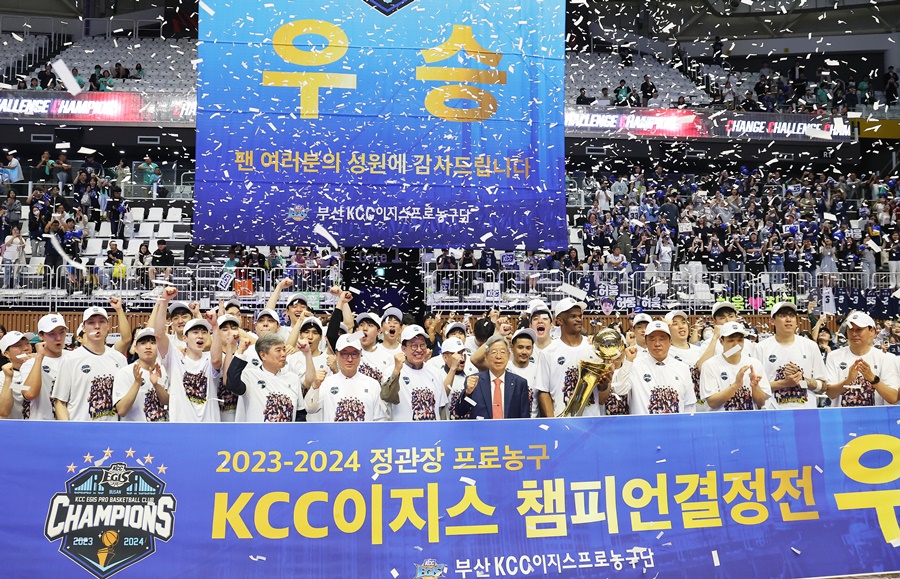 부산 KCC ‘우승’…“부산이 챔피언”   기사 이미지