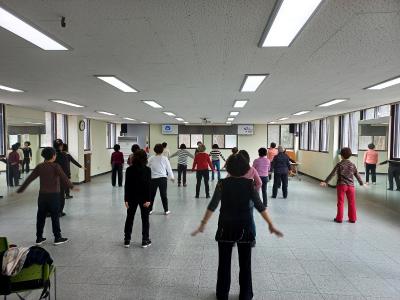 대청동 주민자치회 프로그램 스트레칭과라인댄스(3월)썸네일