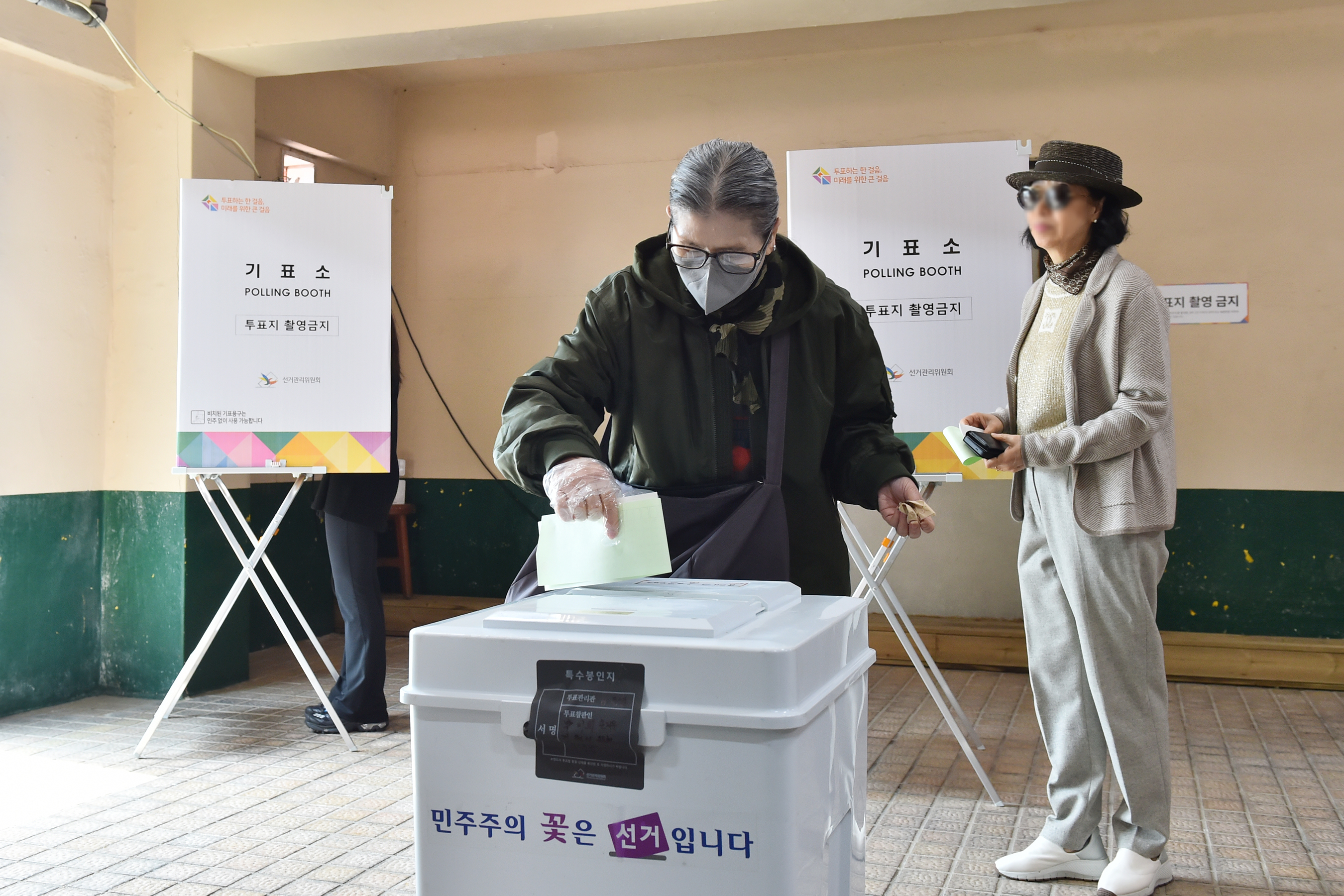 20240410 제22대 국회의원선거 투표(중2동 제3투표소) 사진8
