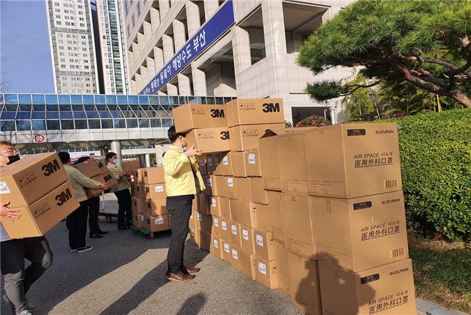 중국 상하이시, 자매도시 부산에 마스크 7만 장 지원 기사 이미지