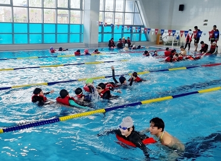 재난 대피·생존 수영…부산학생안전체험관에서 배워요! 기사 이미지