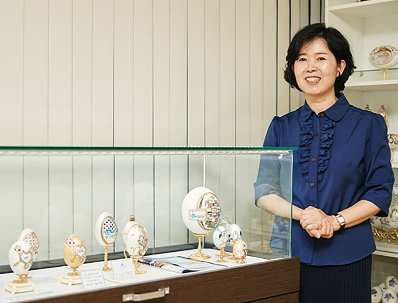 김귀선 씨는 부산진구 부전동에 ‘알공예 전문 개인박물관’을 지난 9월 문 열었다. 박물관에는 230여점의 알공예 작품을 전시하고 있다.