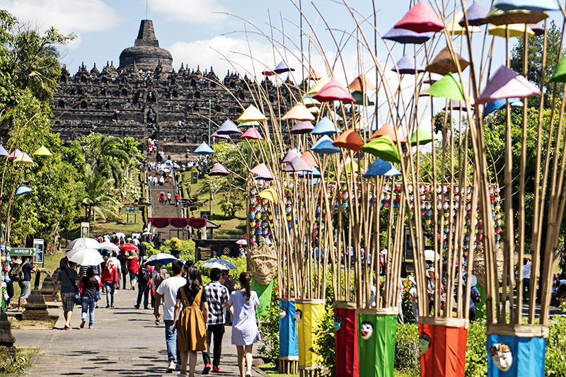 인도네시아 족자카르타에 있는 세계 최대 불교사원 보로부두르로 향하는 길.
