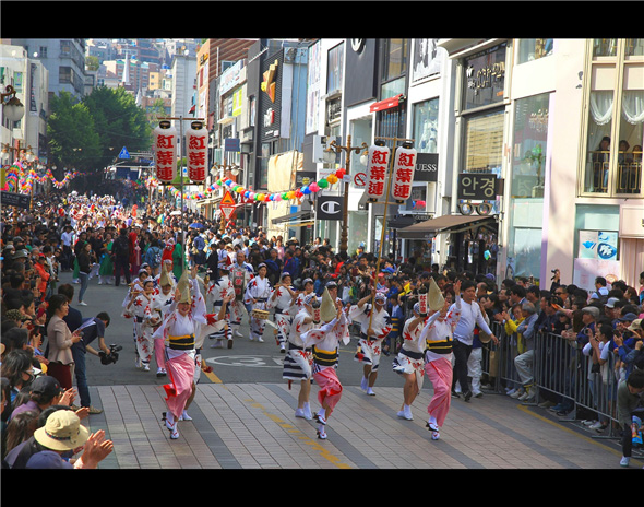 Grand Prize – Joseon Tongsinsa Parade by Jin Bok-ja