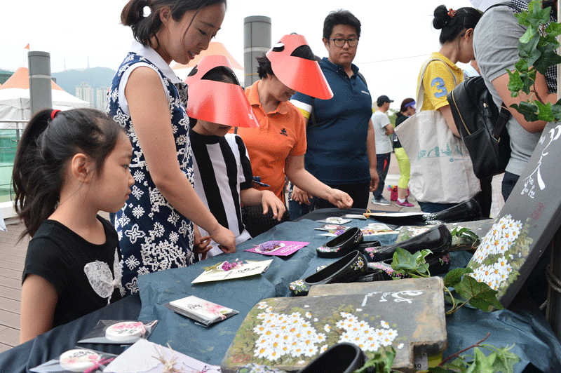제6회 부산스토리텔링축제가 부산박물관 야외광장에서 열린다(사진은 지난해 부산시민공원에서 열린 부산스토리텔링축제 모습).