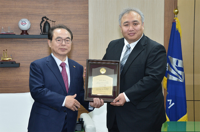The President of “Busan Saran”, Masayuki Kon Becomes Honorary Citizen of Busan 