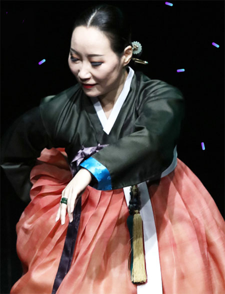Korean Dance by Nam Seon-hee