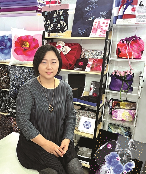 “부산 매력 담은 기념품으로  전 세계인 눈길 끌었죠”  기사 사진