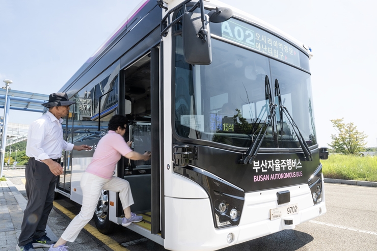 버스가 자율주행? 오시리아에서 안전하게 체험하세요 기사 사진