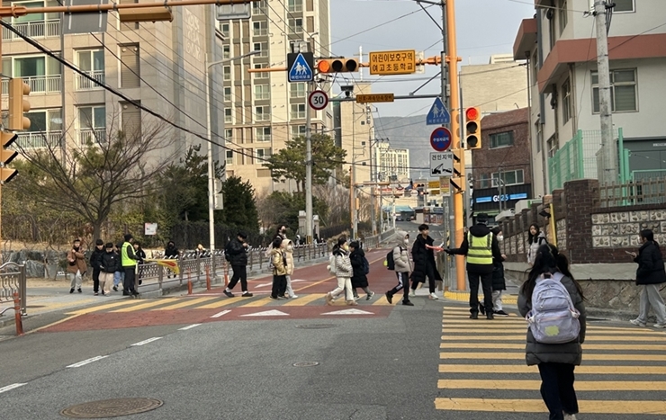 “기다려지는 신학기, 학교 가는 길이 즐거워요”
