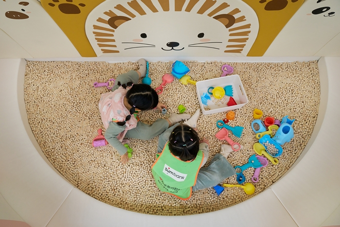 부산, 아이 울음소리 커지고 결혼 증가