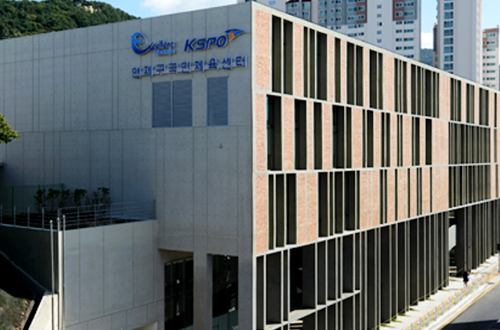 연동초등학교(연제국민체육센터: 수영장, 주차장, 강당)사진