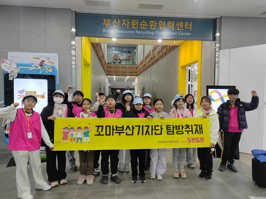 와~보물이다!! 쓰레기 더미에서 보물찾기 시작해 볼까요? 대표이미지