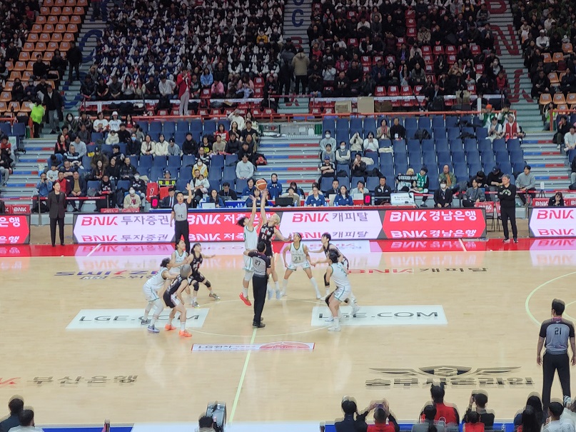 1위와 2위의 맞대결,  승리는 누구? 대표이미지