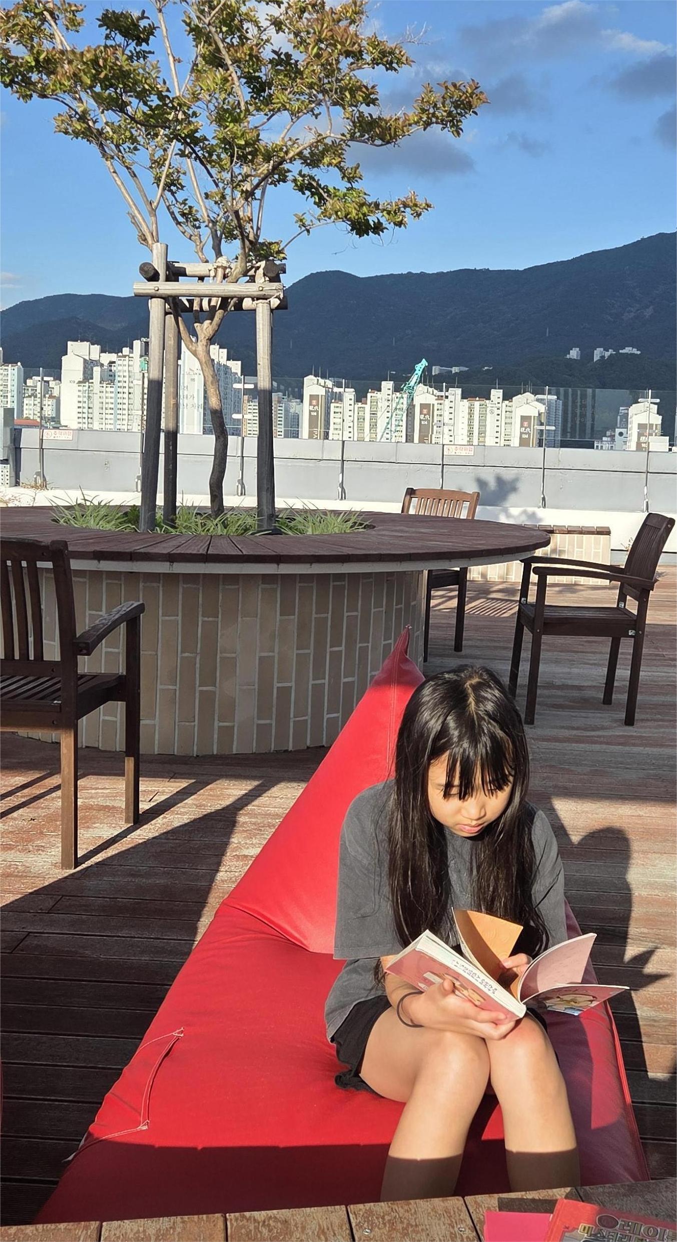 하늘과 가까운 도서관, 부산광역시립명장도서관 대표이미지