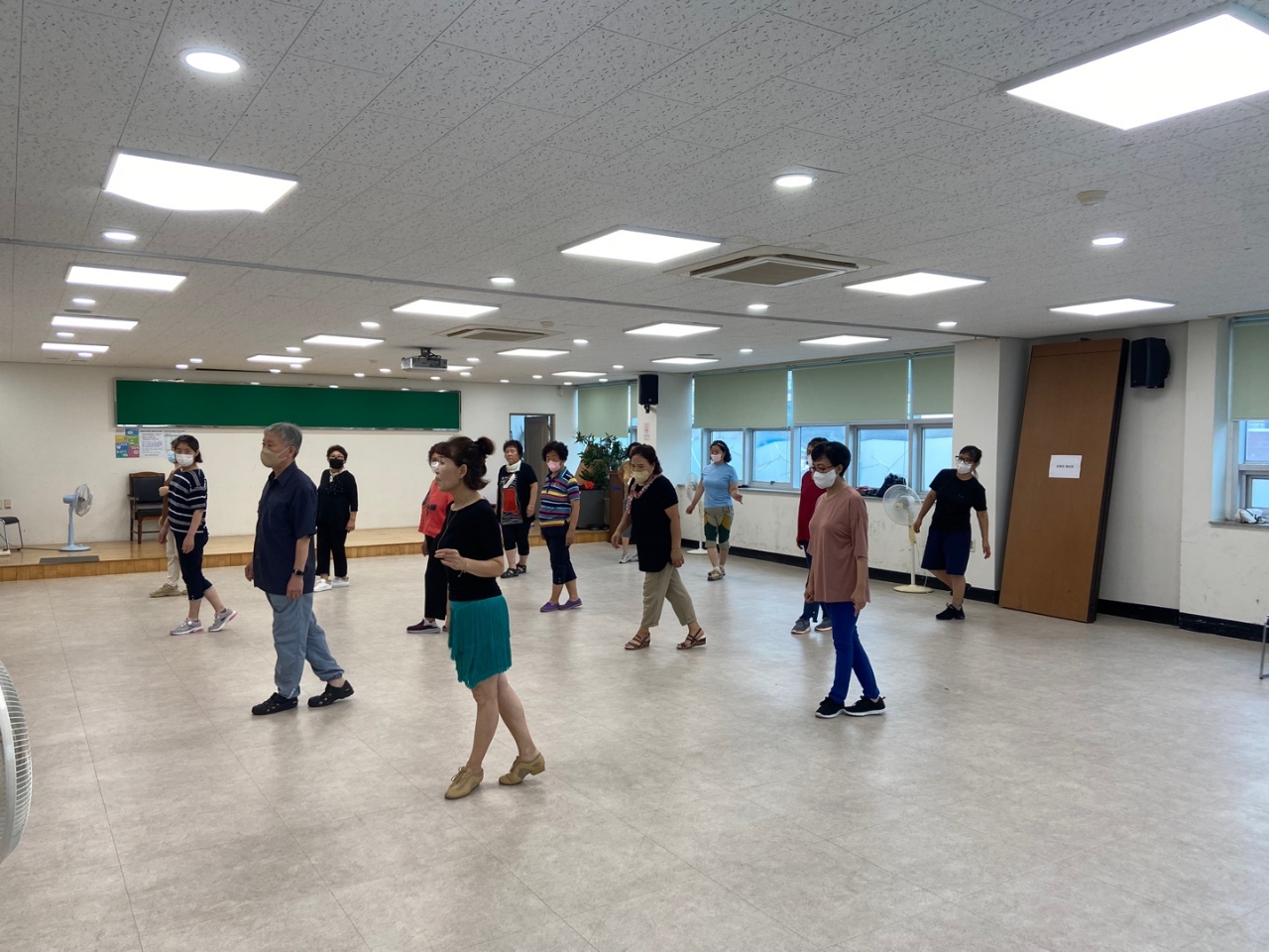 라인댄스 초급A(동아리) 이미지