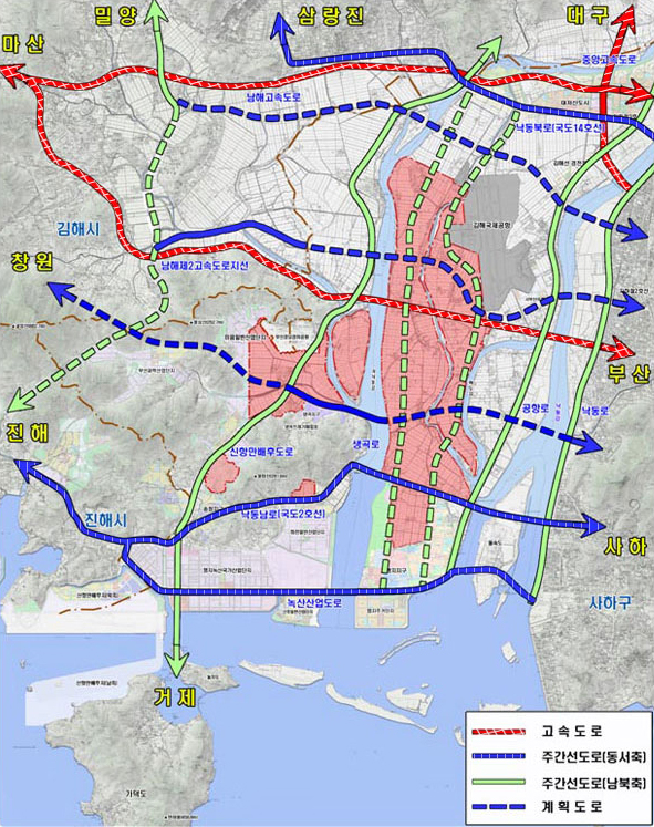 
			 고속도로 : 남해고속도로와 남해 제2고속도로지선, 중앙고속도로가 있으며 중앙고속도로는 부산에서 대구방향으로, 남해고속도로는 부산에서 마산방면, 남해제2고속도로는 부산에서 김해를 거쳐 마산으로 가는 고속도로입니다.
			 주간선도로(동서축) : 부산 사하에서 진해로 가는 낙동남로(국도2호선)과 녹산산업도로가 있으며 부산에서 삼랑진 방향으로 가는 낙동북로(국도14호선)이 있습니다.
			 주간선도로(남북축) : 거제에서 대구방향, 사하에서 대구방향이 있으며 진해↔마산부산 사하↔대구 방향으로 계획도로가 잡혀 있습니다.
			 계획도로 : 창원↔부산, 남해제2고속도로지선, 남해고속도로