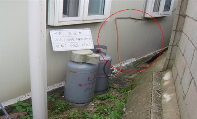 개선전(노후 휴즈콕 및 고무호스)