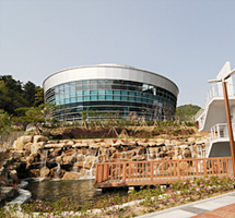 야외 인공폭포 사진1