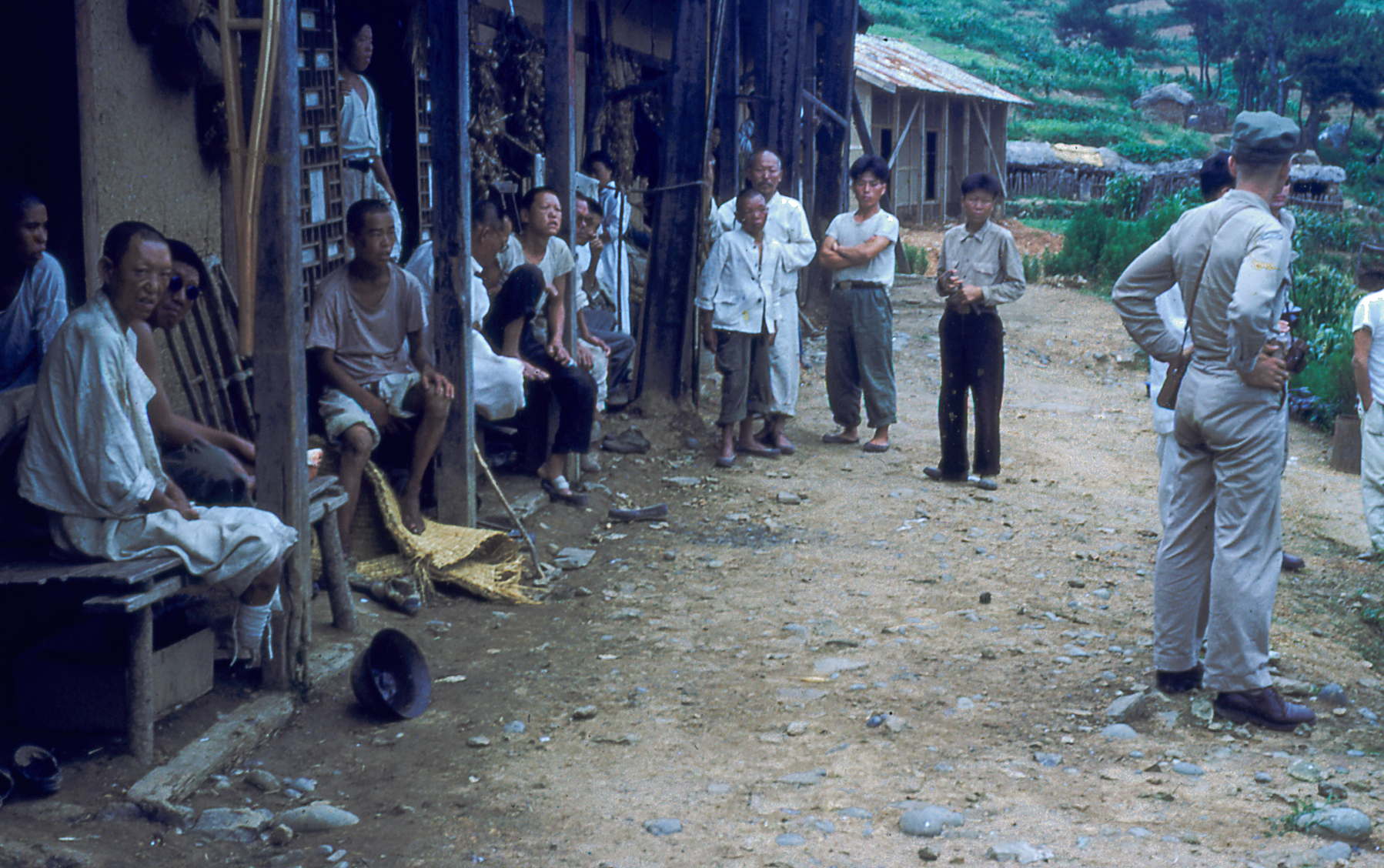 스웨덴 의료진 용호동 나환자촌 방문 모습, 1953, Ingvar Svensson, 스웨덴 대사관